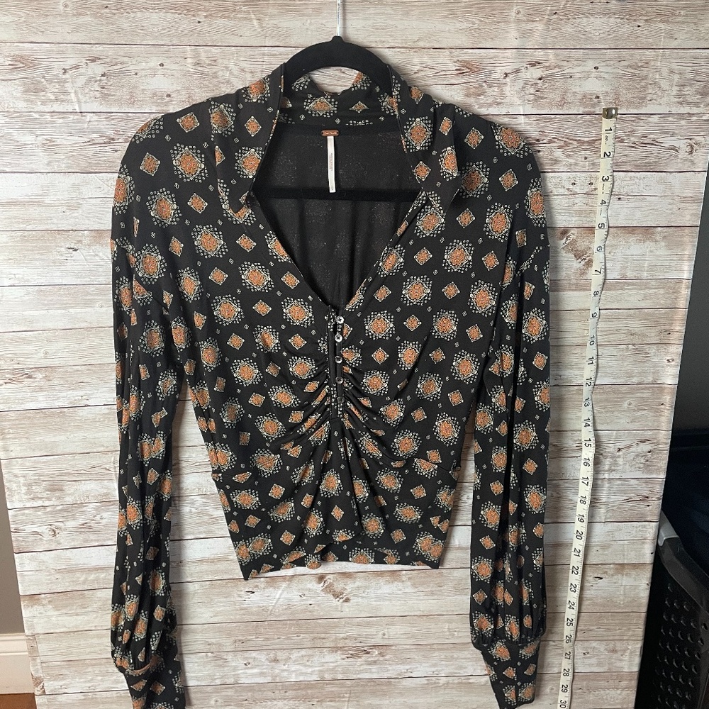 Long sleeve neck button blouse